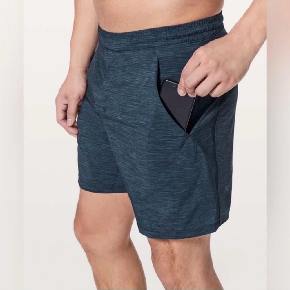 Lululemon Men’s Pace Breaker Shorts 7 Inseam/Zippered Storage Pockets Sz M